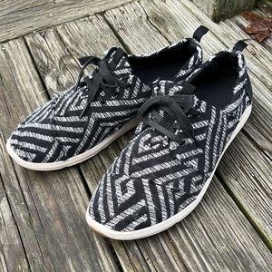 Toms sneakers